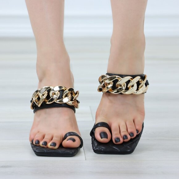 Black Toe Ring Strap Block High Heels Sandals Gold Chain Quilted Patter Insoles - Picture 9 of 13